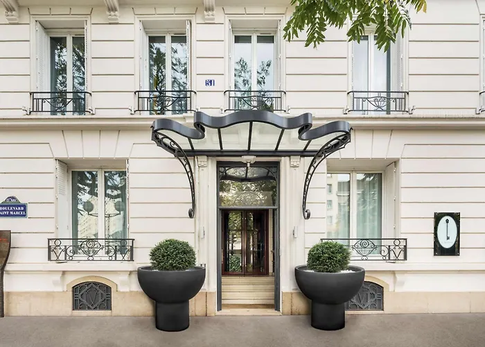Pet Friendly hotel: Best Western Plus La Demeure