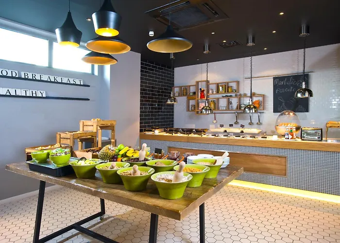 Holiday Inn West By Ihg