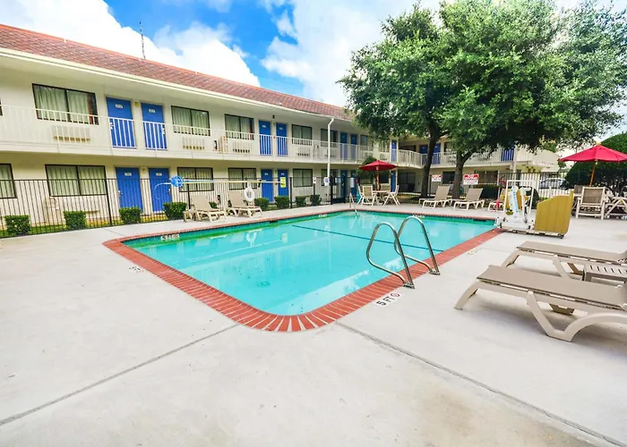 Airport Hotel: Motel 6-Huntsville, Tx