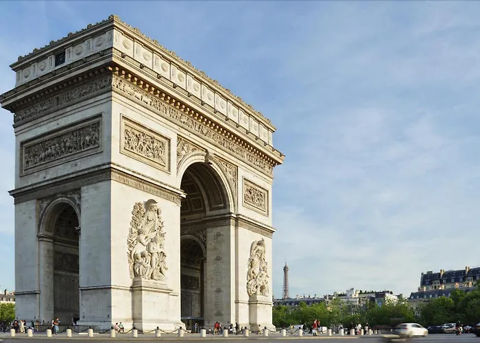  Paris Square