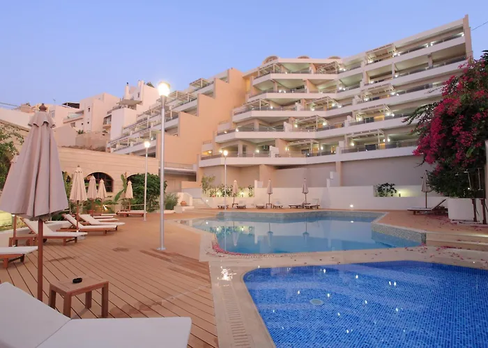  Macaris Suites & Spa