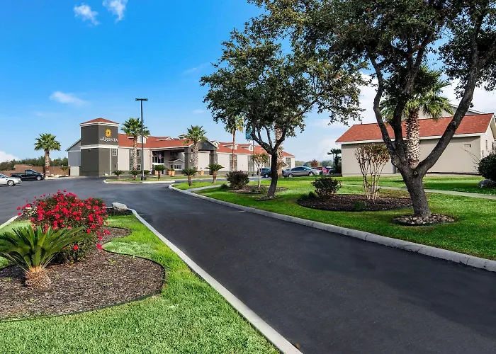 Dog friendly hotels La Quinta Inn By Wyndham San Antonio Brooks City Base