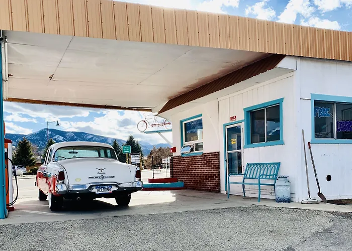 Circle R Motel