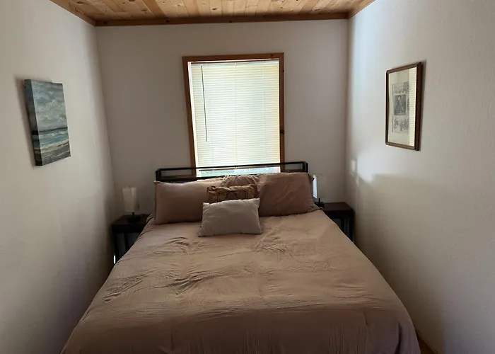 Rouge Cobb Mountain Hotel - Cabin 2