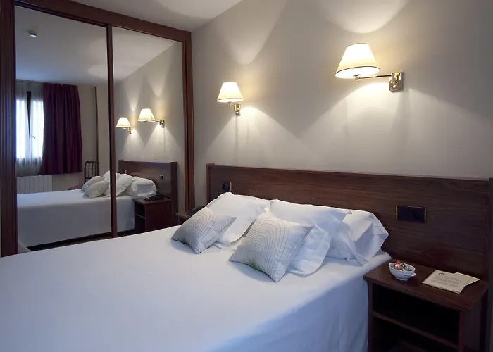 Y Apartamentos Arias