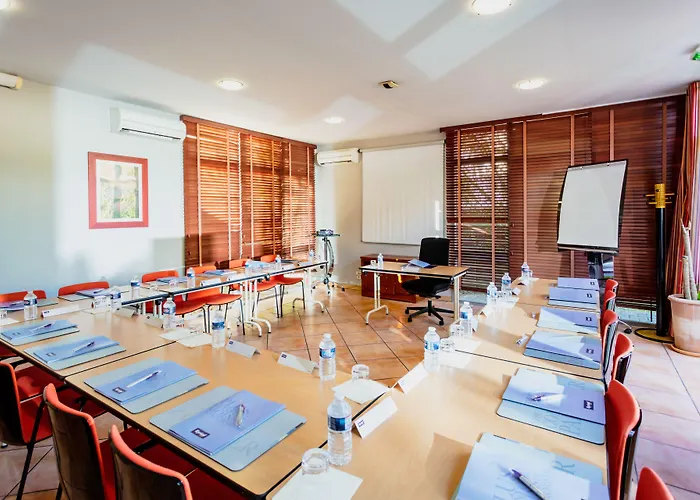 Brit Hotel Confort Nimes Ouest - A9 Sortie 25