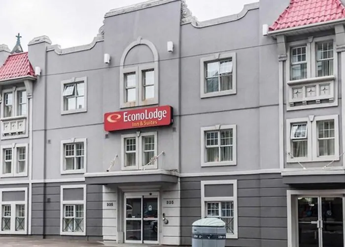 Econo Lodge Inn & Suites Downtown
