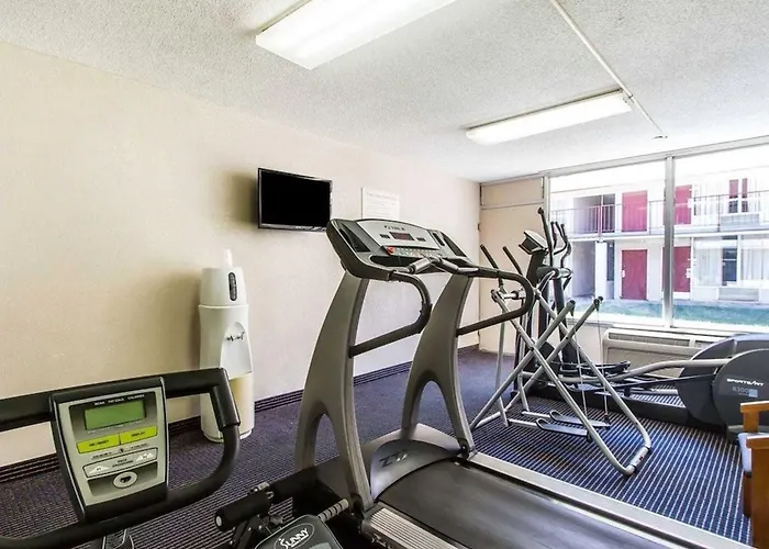 Econo Lodge Inn & Suites Near Bricktown