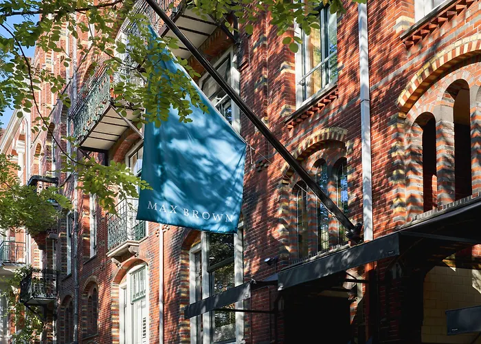 Max Brown Museum Square, Part Of Sircle Collection