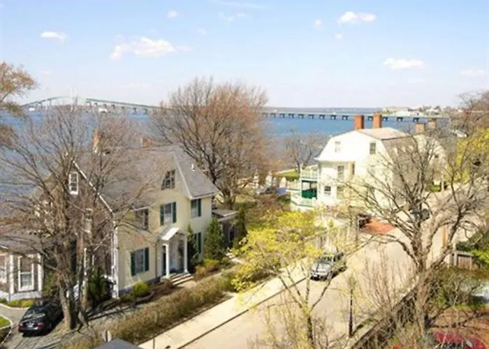 Family Hotel: Sarah Kendall House