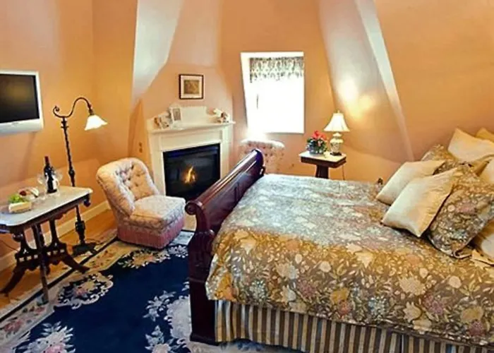 Family Hotel: Sarah Kendall House