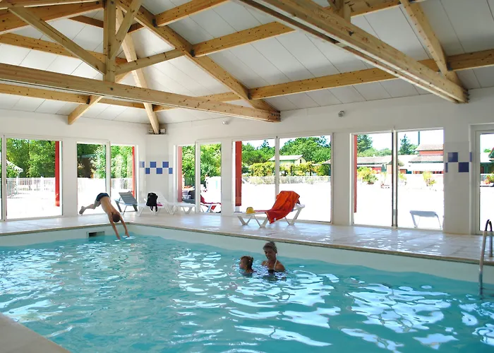 Hôtel avec piscine: Résidence Néméa Les Rives de Saint Brice