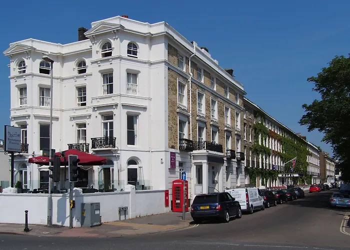 Pet Friendly hotel: The Chatsworth Hotel