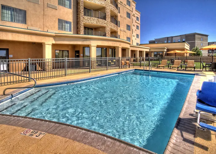 Family Hotel: Courtyard By Marriott Midland