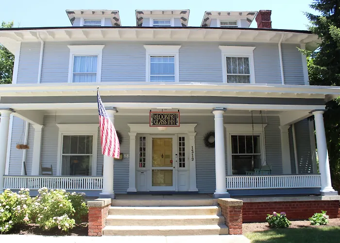 Looking Glass Inn