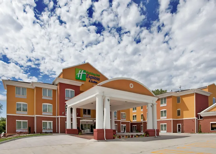 Holiday Inn Express & Suites Kansas City Sports Complex By Ihg