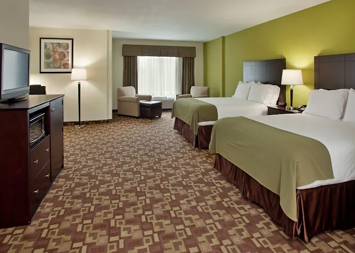 Holiday Inn Express & Suites Kansas City Sports Complex By Ihg