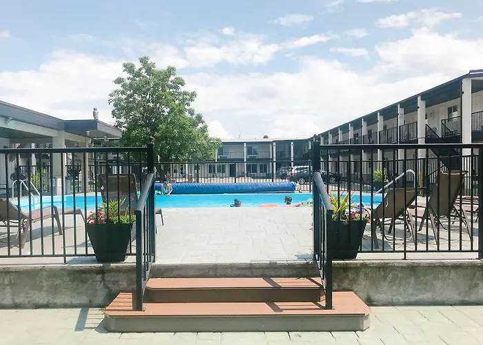 Motels Oasis Inn