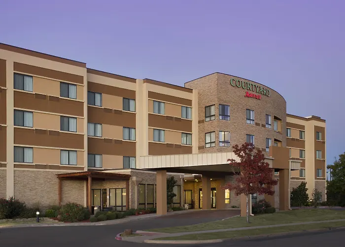 Hotel with Tennis: Courtyard By Marriott Wichita Falls