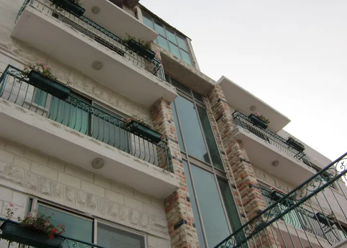 Commodore Hotel