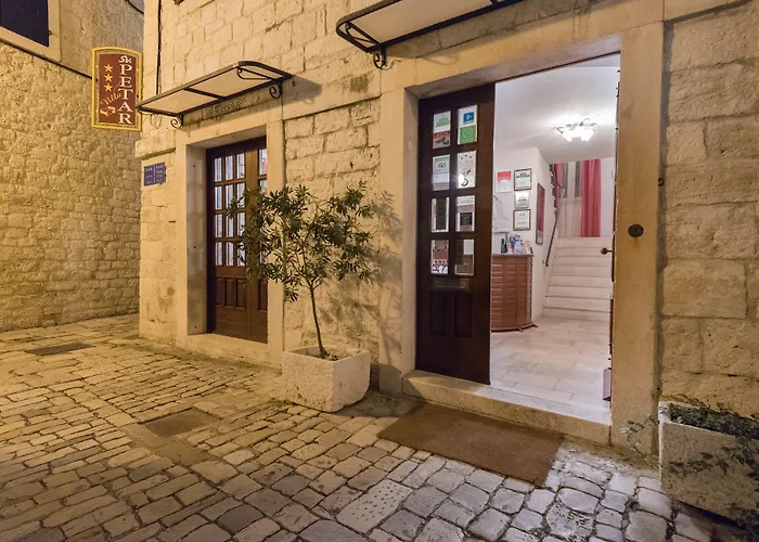 Hotel nahe College: Villa Sv. Petar