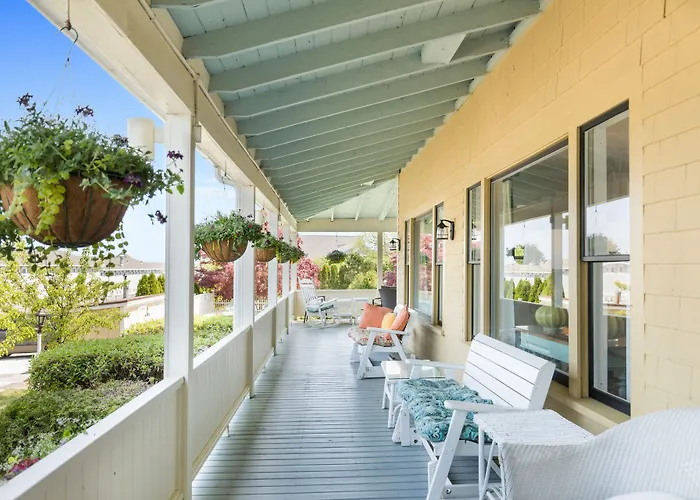 B&B only: Colonial Inn
