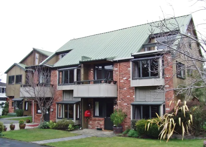Woodlands s And Apartments
