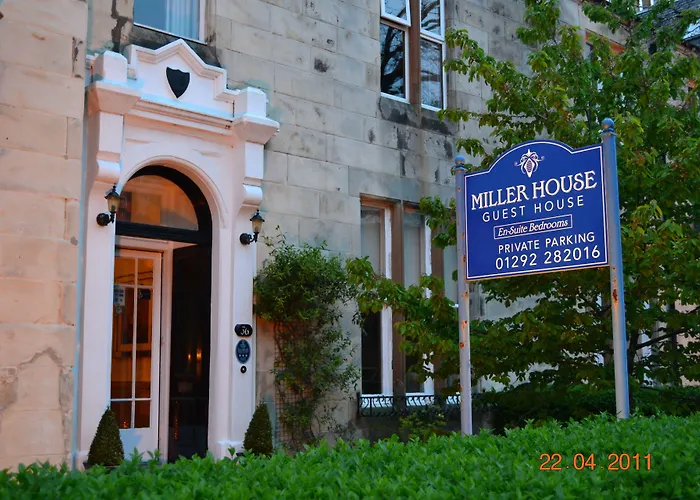 Guest house: Miller House Courtyard