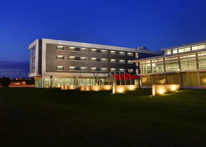 Hotels with tennis At Kirkwood Center