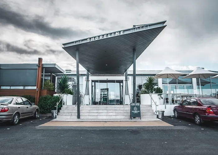 Shoreline Hotel