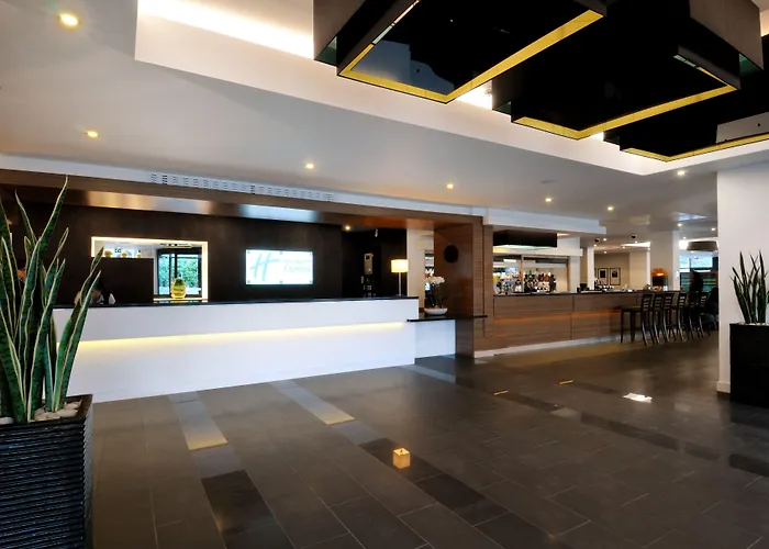 Holiday Inn Express London Heathrow T5 By Ihg