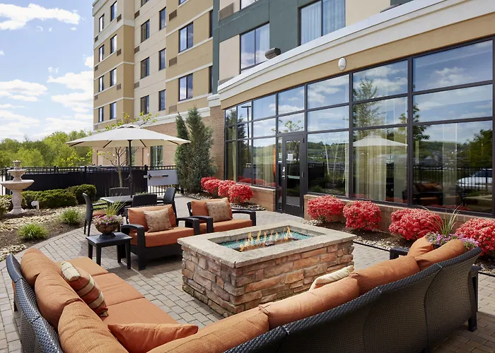 Courtyard By Marriott Pittsburgh Meadow Lands