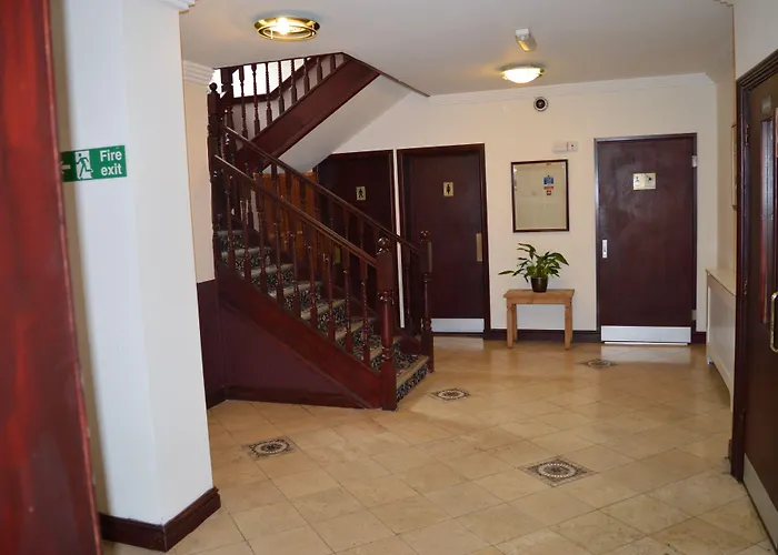 Globe Hotel