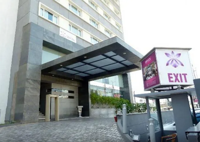 Airport Hotel: Royal Orchid Central Vadodara