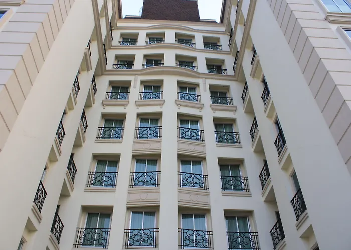 Romance Hotel Srinakarin