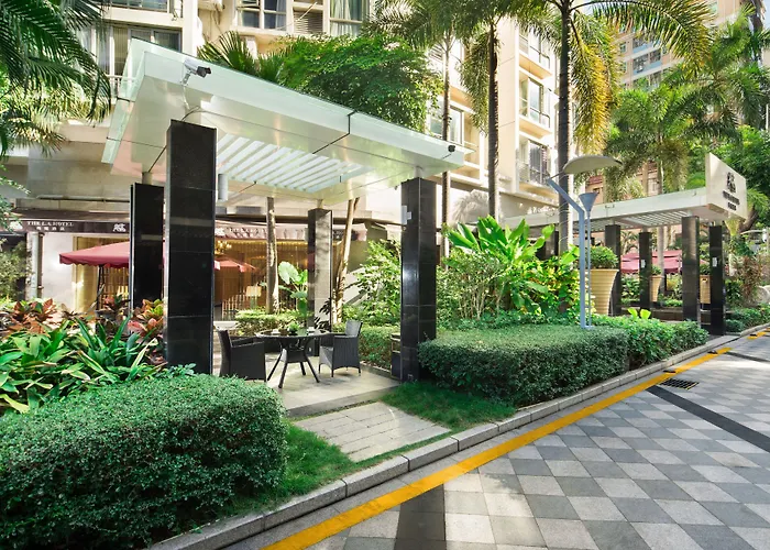 Family Hotel: The La Hotel 新世界伟瑞酒店