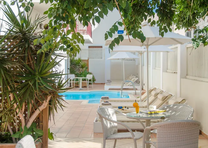 Hotel con piscina: Aeolis Boutique Hotel