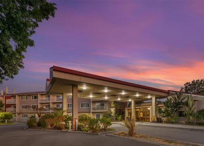Jacuzzi hotel: Best Western Plus Garden Court Inn