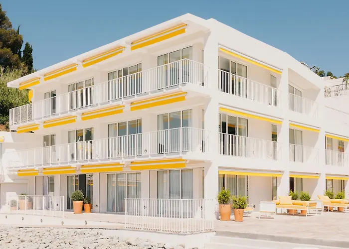 Les Roches Rouges