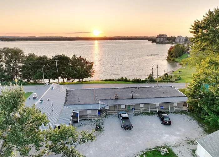 Casino hotel: Lakeside Inn