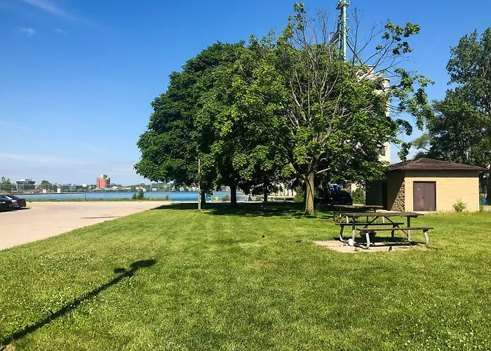 Days Inn By Wyndham Sarnia Harbourfront