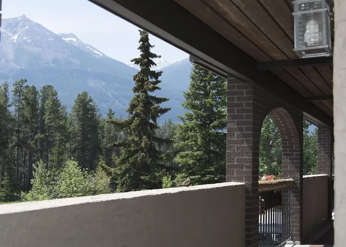 Maligne Lodge