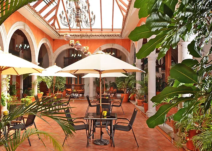 Luxury hotel only: Mision Patzcuaro Centro Historico