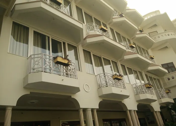 Spa Hotels Resorts Surya, Kaiser Palace