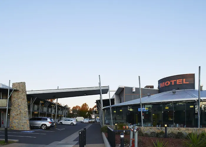 Central hotel: Station Motel