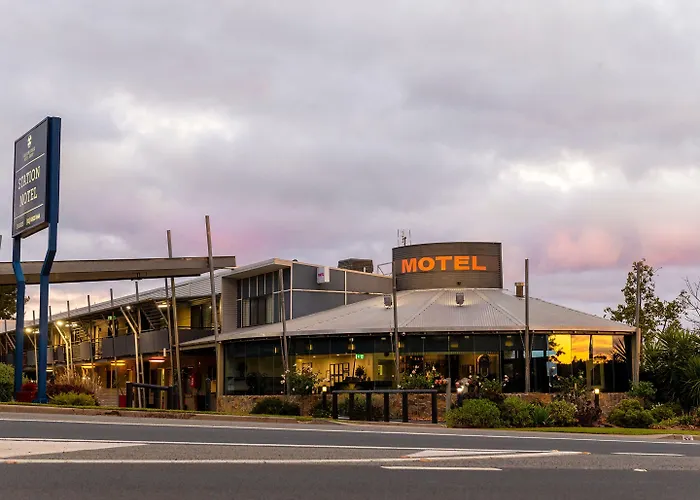Central hotel: Station Motel