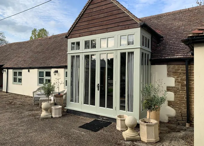 Byre, At Cradle Barn Offering A King Suite