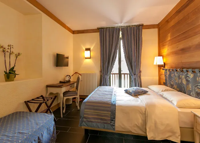 Hotel Jacuzzi: Hotel Lo Scoiattolo