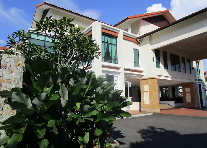 Hotel with pool: Espira Kinrara