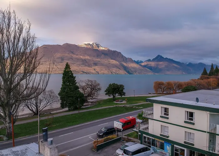 Lakeside Motel